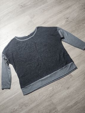 Axist Two-Tone Dark Gray and Light Gray Knit Top